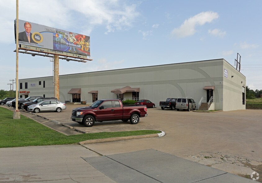 7301 W Pioneer Pky, Arlington, TX à louer - Photo principale – Image 1 sur 7