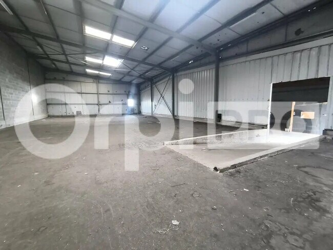 Plus de détails pour Local d'activités à louer