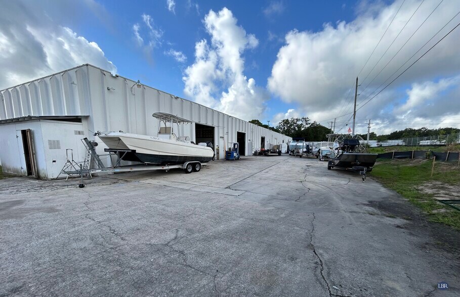 1200-1300 White Dr, Titusville, FL à louer - Photo de l’immeuble – Image 2 sur 6