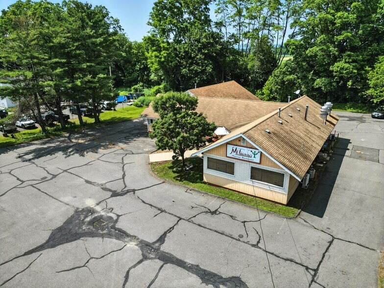 48 Russell St, Hadley, MA à louer - Photo de l’immeuble – Image 2 sur 23