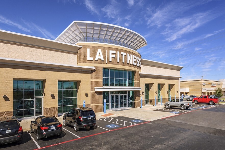 5500 E Greenville Ave, Dallas, TX à louer - Photo de l’immeuble – Image 3 sur 11