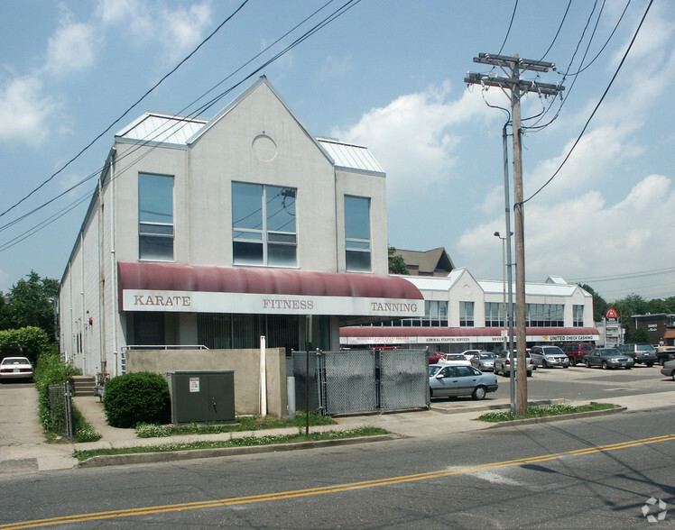 3851 Main St, Bridgeport, CT à louer - Photo de l’immeuble – Image 2 sur 3