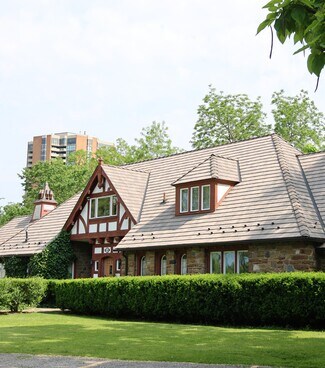 Plus de détails pour 1982 Islington Ave, Toronto, ON - Bureau à vendre