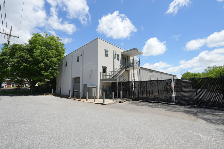 7757 Woodbine Rd, Woodbine, MD à louer - Photo de l’immeuble – Image 1 sur 13