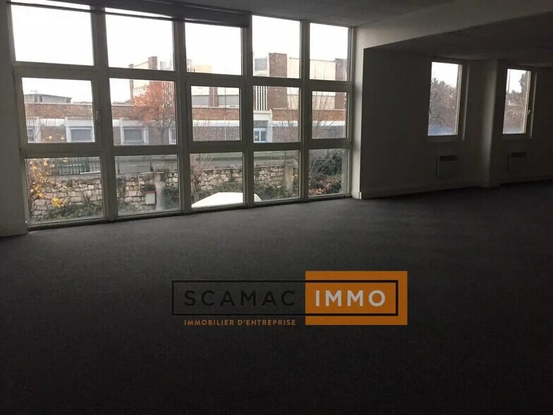 Bureau dans Aubagne à louer - Photo de l’immeuble – Image 3 sur 4