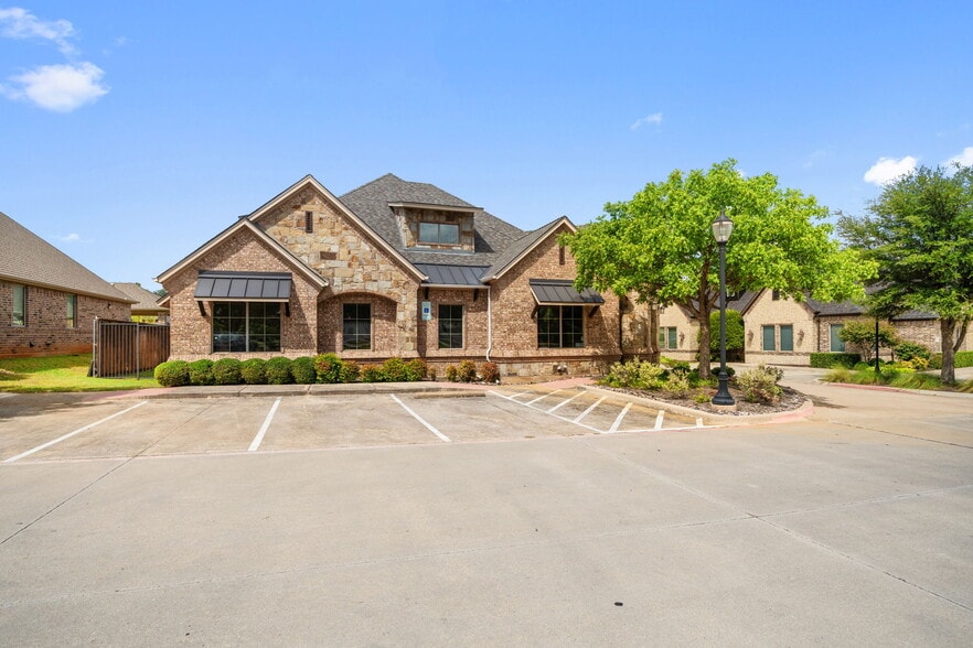 8233 Mid Cities Blvd, North Richland Hills, TX à vendre - Photo de l’immeuble – Image 2 sur 24