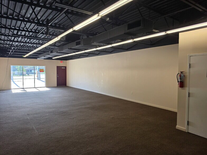12104-12108 N Nebraska Ave, Tampa, FL à louer - Photo de l’immeuble – Image 2 sur 5