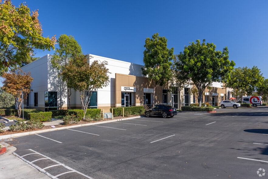 3132 Tiger Run Ct, Carlsbad, CA à louer - Photo de l’immeuble – Image 2 sur 4