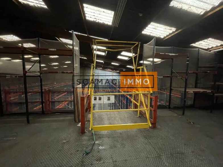 Bureau dans Villeneuve-la-Garenne à louer - Photo de l’immeuble – Image 3 sur 8