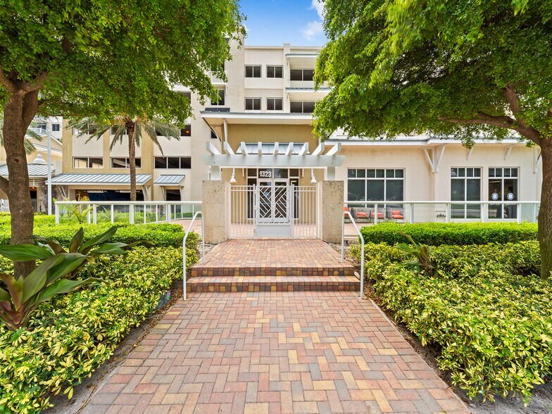 1333 S Ocean Blvd, Pompano Beach, FL à louer - Photo de l’immeuble – Image 2 sur 24