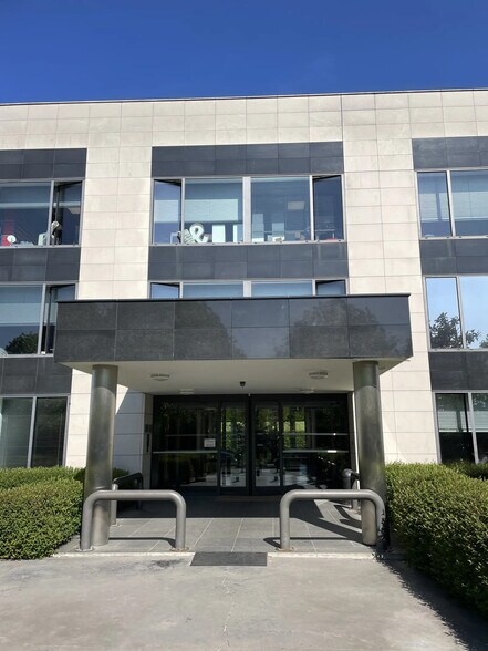 Bureau dans Lieusaint à louer - Photo de l’immeuble – Image 3 sur 8