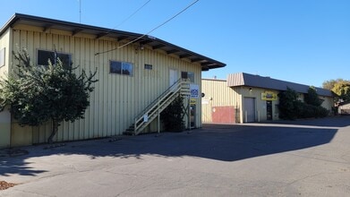 2612 Woodland Ave, Modesto, CA à louer Photo de l’immeuble– Image 1 sur 4