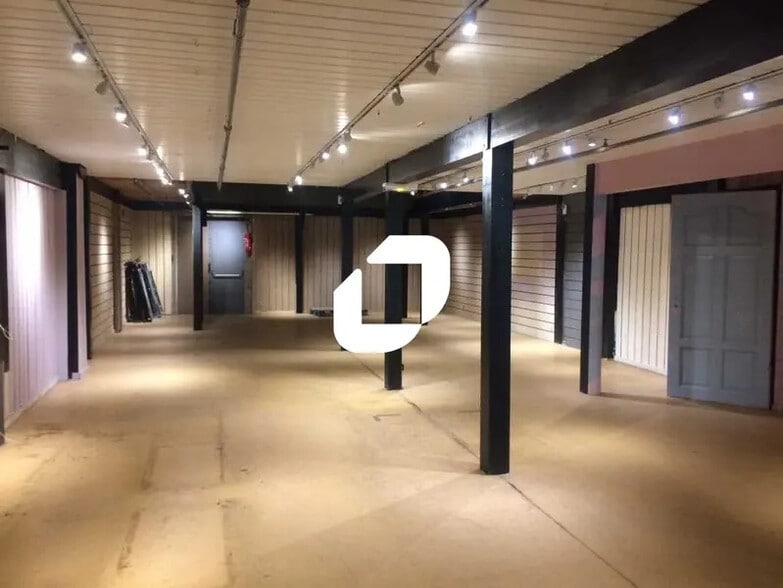 Local commercial dans Vélizy-Villacoublay à louer - Photo intérieure – Image 1 sur 10