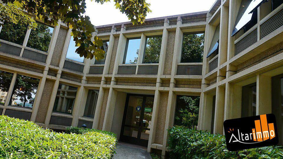 Bureau dans à vendre Photo de l’immeuble– Image 1 sur 7