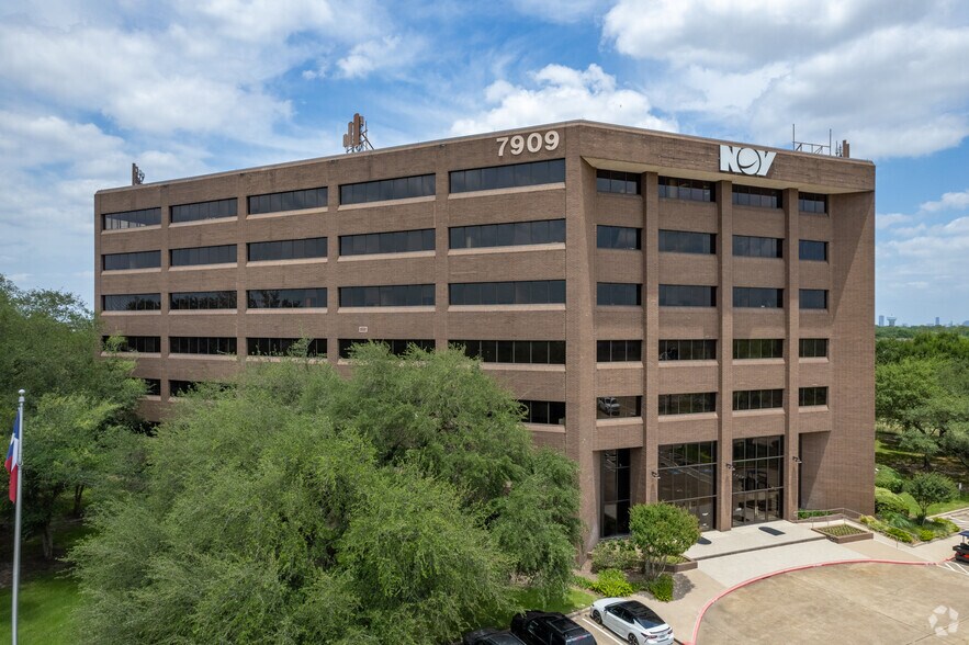 7909 Parkwood Circle Dr, Houston, TX à louer - Photo de l’immeuble – Image 2 sur 5