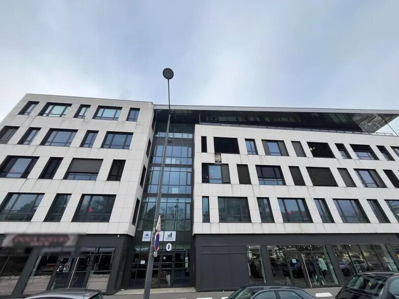 50 Boulevard Ambroise Croizat, Vénissieux à vendre - Photo de l’immeuble – Image 2 sur 14
