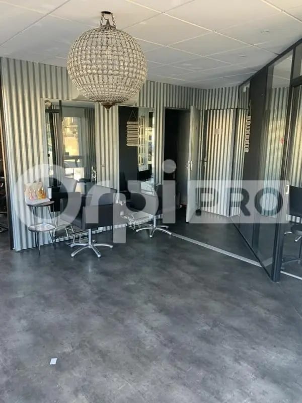 Plus de détails pour Local commercial à louer