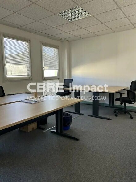 Bureau dans Saint-Apollinaire à louer - Photo de l’immeuble – Image 3 sur 10