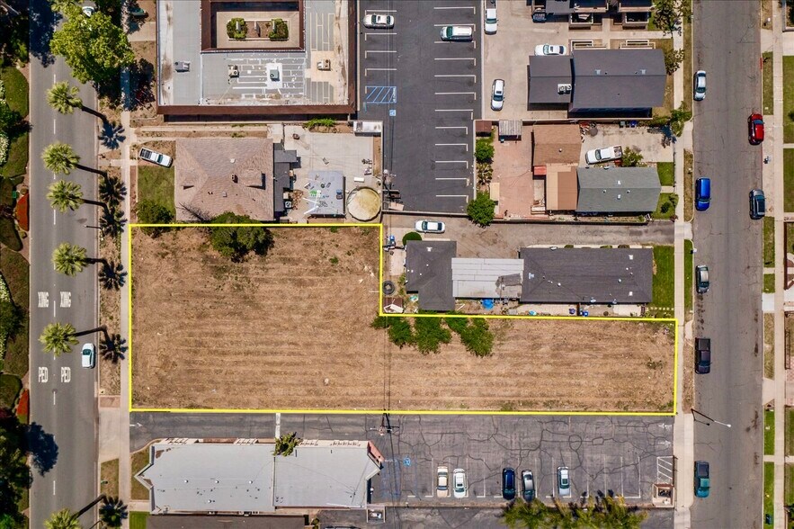210 N Riverside Ave, Rialto, CA à vendre - Photo de l’immeuble – Image 3 sur 7