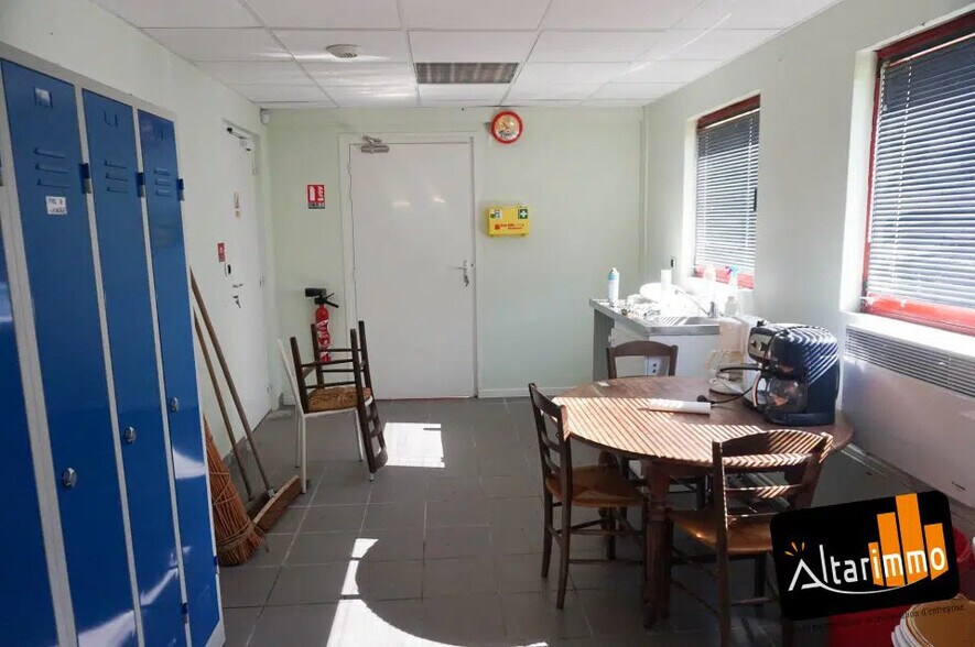 Local d'activités dans Châteaudun à vendre - Photo de l’immeuble – Image 3 sur 5