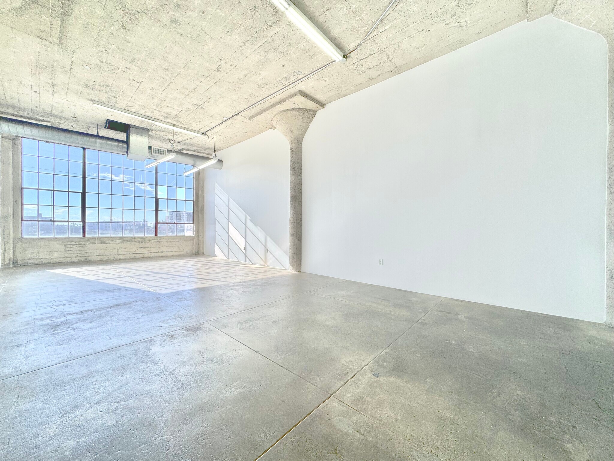 623 E 9th St, Los Angeles, CA à louer Photo intérieure– Image 1 sur 21