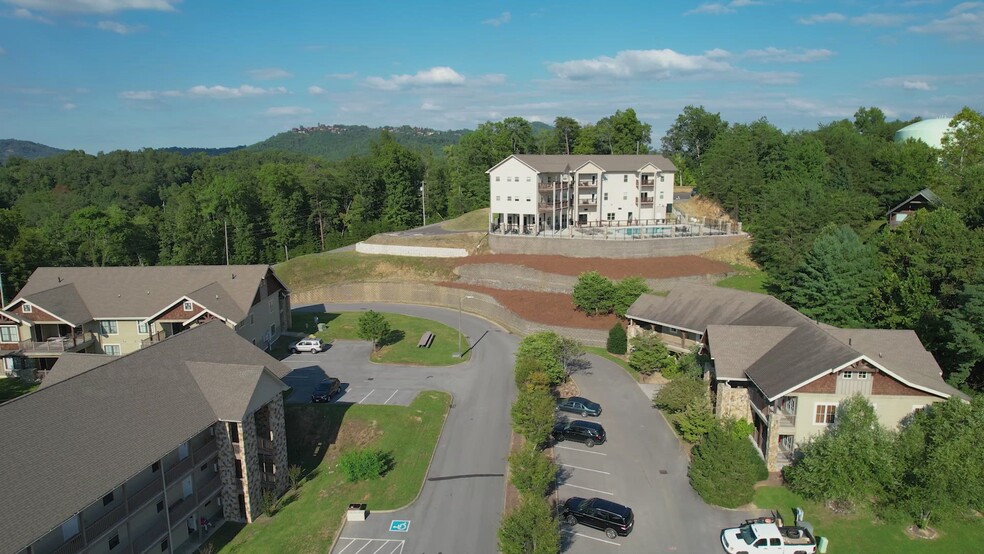 448 Day Springs Rd, Pigeon Forge, TN à vendre - Vidéo sur l’annonce professionnelle – Image 2 sur 7