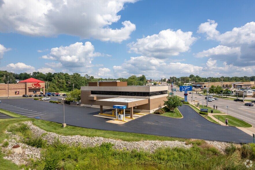 11965 St. Charles Rock Rd, Bridgeton, MO à louer - Photo de l’immeuble – Image 3 sur 6