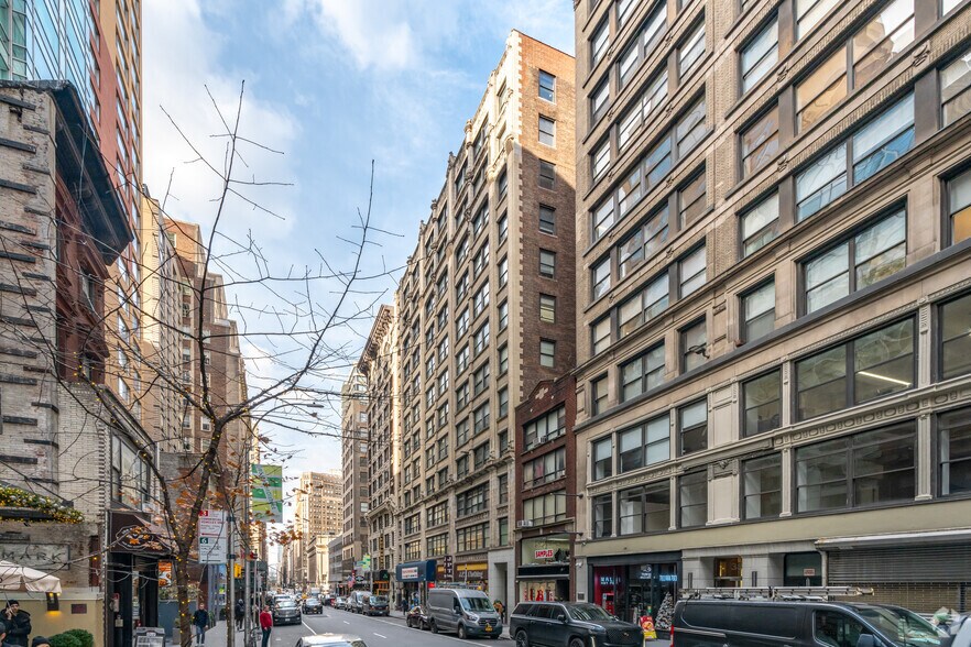 43-51 W 36th St, New York, NY à louer - Photo de l’immeuble – Image 2 sur 5