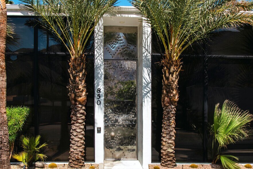 850 N Palm Canyon Dr, Palm Springs, CA à louer - Photo de l’immeuble – Image 2 sur 35