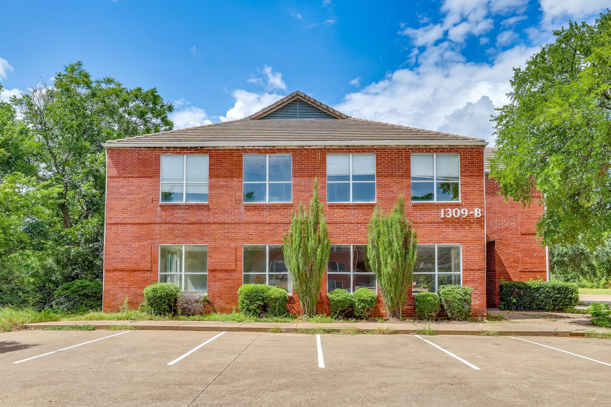 1309 B W Abram St, Arlington, TX à vendre Photo de l’immeuble– Image 1 sur 11