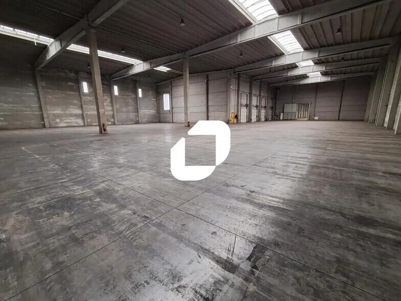 Industriel/Logistique dans Roncq à vendre - Photo de l’immeuble – Image 2 sur 12