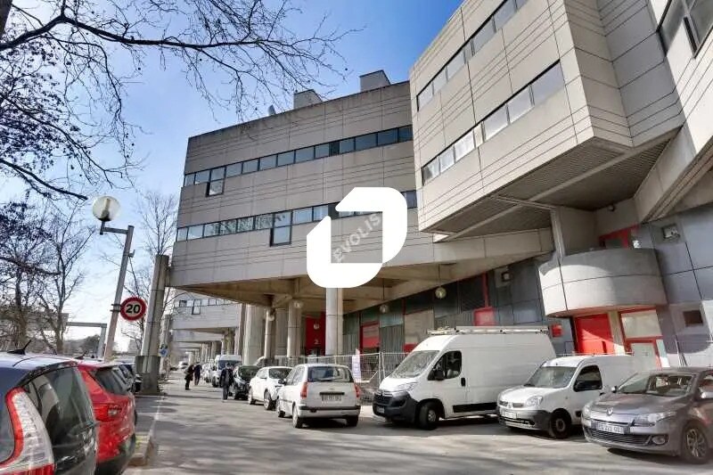 Bureau dans Saint-Denis à louer - Photo de l’immeuble – Image 1 sur 7