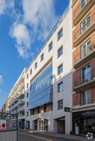 Bureau dans Levallois-Perret à louer - Photo de l’immeuble – Image 2 sur 2