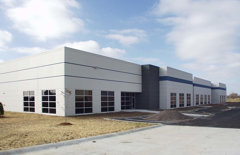 201-215 Stag Industrial Blvd, Lake Saint Louis, MO à louer - Photo de l’immeuble – Image 3 sur 15