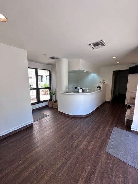 111 W Olmos Dr, San Antonio, TX à louer - Photo intérieure – Image 2 sur 4