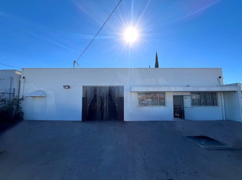 16146 Leadwell St, Van Nuys, CA à louer - Photo principale – Image 1 sur 8