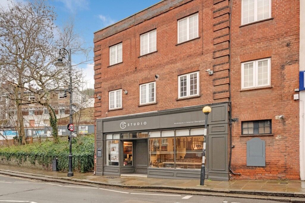 91A-91B Heath St, Londres à louer Photo de l’immeuble– Image 1 sur 6