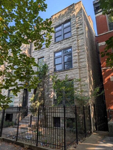902 W Newport Ave, Chicago, IL à vendre - Photo de l’immeuble – Image 2 sur 46
