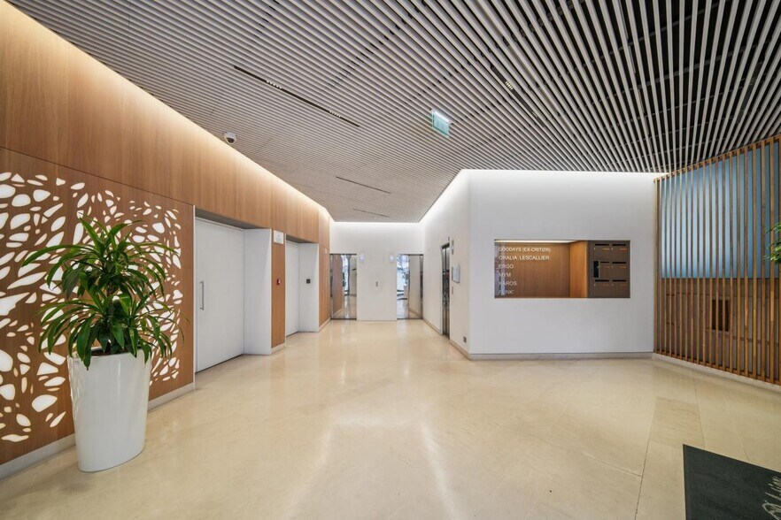 Bureau dans Paris à louer - Hall d’entrée – Image 2 sur 11