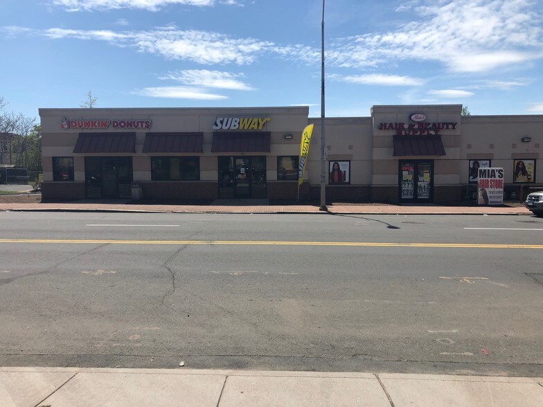 25-73 Albany Ave, Hartford, CT à louer - Photo de l’immeuble – Image 2 sur 14