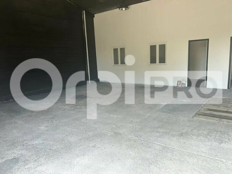 Local d’activités dans Compiègne à louer - Photo de l’immeuble – Image 1 sur 4