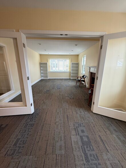 570 Moody St, Waltham, MA à louer - Photo de l’immeuble – Image 3 sur 10