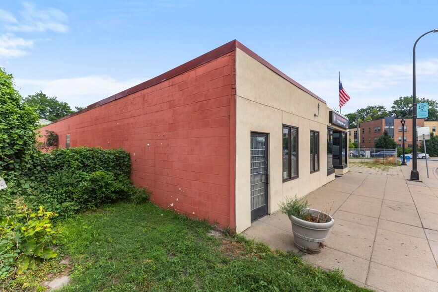 2038 W Broadway Ave, Minneapolis, MN à vendre - Photo de l’immeuble – Image 2 sur 16
