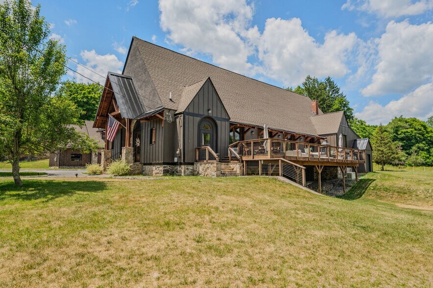 2 Mission St, Baltic, CT à vendre - Photo principale – Image 1 sur 7