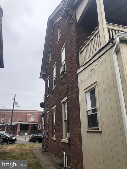 107 Lower Market St, Milton, PA à vendre - Photo de l’immeuble – Image 3 sur 9