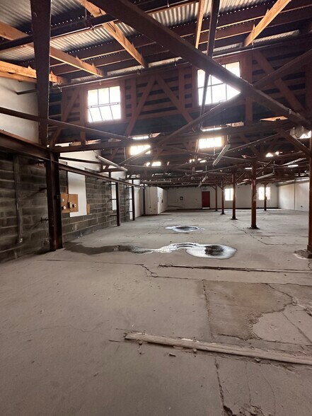 2001 Belgrave Ave, Huntington Park, CA à louer - Photo de l’immeuble – Image 3 sur 26
