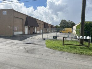 5713-5727 NE 14th Ave, Fort Lauderdale, FL à louer Photo intérieure– Image 1 sur 2