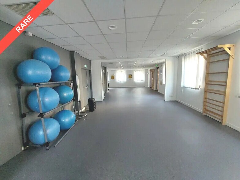 Bureau dans Clermont-Ferrand à vendre - Photo de l’immeuble – Image 3 sur 12
