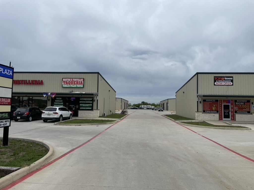 18700 Becker Rd, Hockley, TX à louer Photo de l’immeuble– Image 1 sur 9