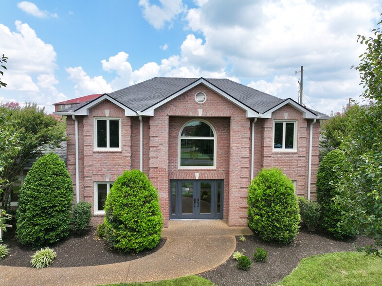 103 Bluegrass Commons Blvd, Hendersonville, TN à louer - Photo principale – Image 3 sur 5